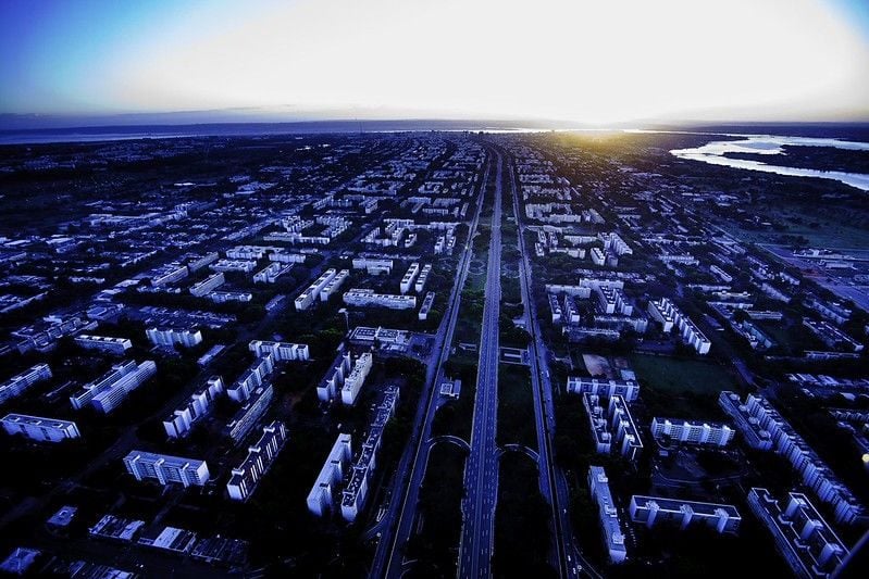 Vista aérea de Brasília ao entardecer